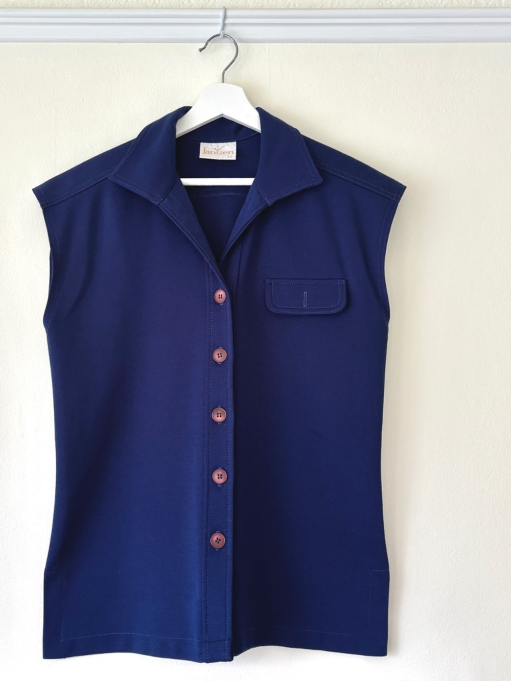 1970s Jantzen dark navy blue sleeveless button front collared knit top